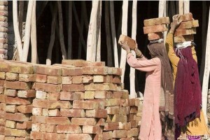 Жінка будівельник в Індії - Фото 1
