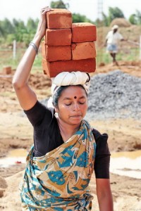 Жінка будівельник в Індії - Фото 3