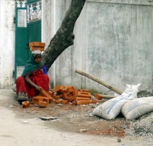 Жінка будівельник в Індії 5