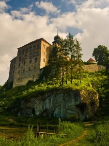 Замок Пєскова Скала