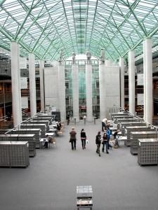 Головна зала з колонами філософів. Бібліотека Варшавського університету